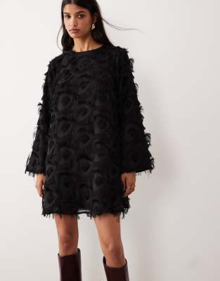YAS - Langärmliges, flauschiges Maxikleid in Schwarz mit Struktur