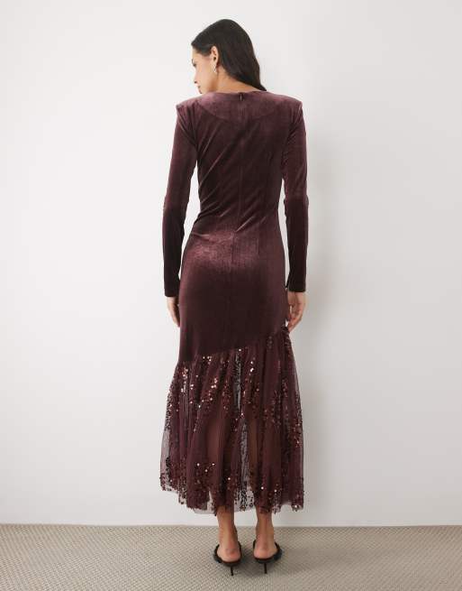 YAS langärmliges Maxikleid aus Samt mit asymmetrischem Glitzer-Saum in Burgunderrot, 2 von 4