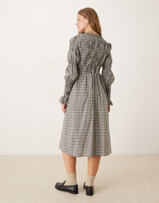 YAS – Langärmliges Midikleid in Beige kariert mit Raffung, 4 von 4
