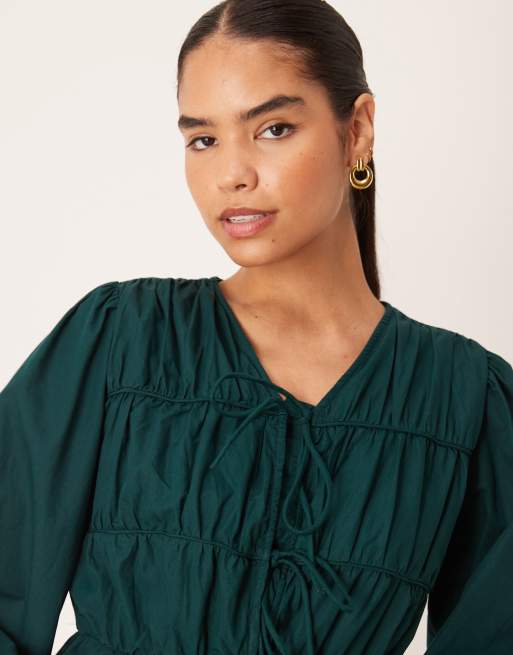 YAS – Langärmliges Minikleid in kräftigem Edelsteingrün mit Bindebändern vorne, 3 von 4