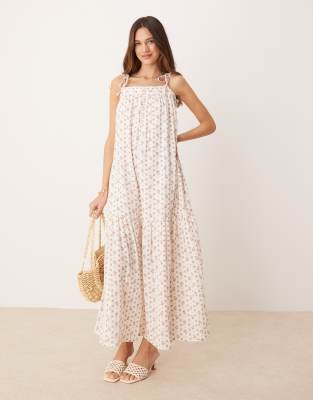 YAS - Langes Boho-Hängerkleid mit rosa Blümchenmuster und gebundenen Trägern-Weiß