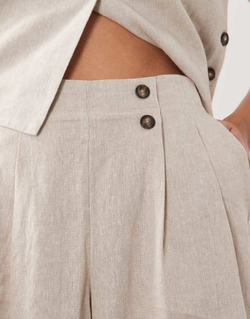 YAS linen blend tailored shorts co-ord in white pepper, 4 of 5