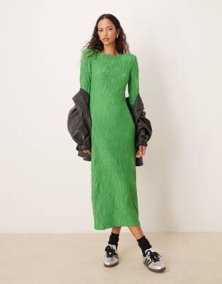 long sleeve textured maxi dress in green