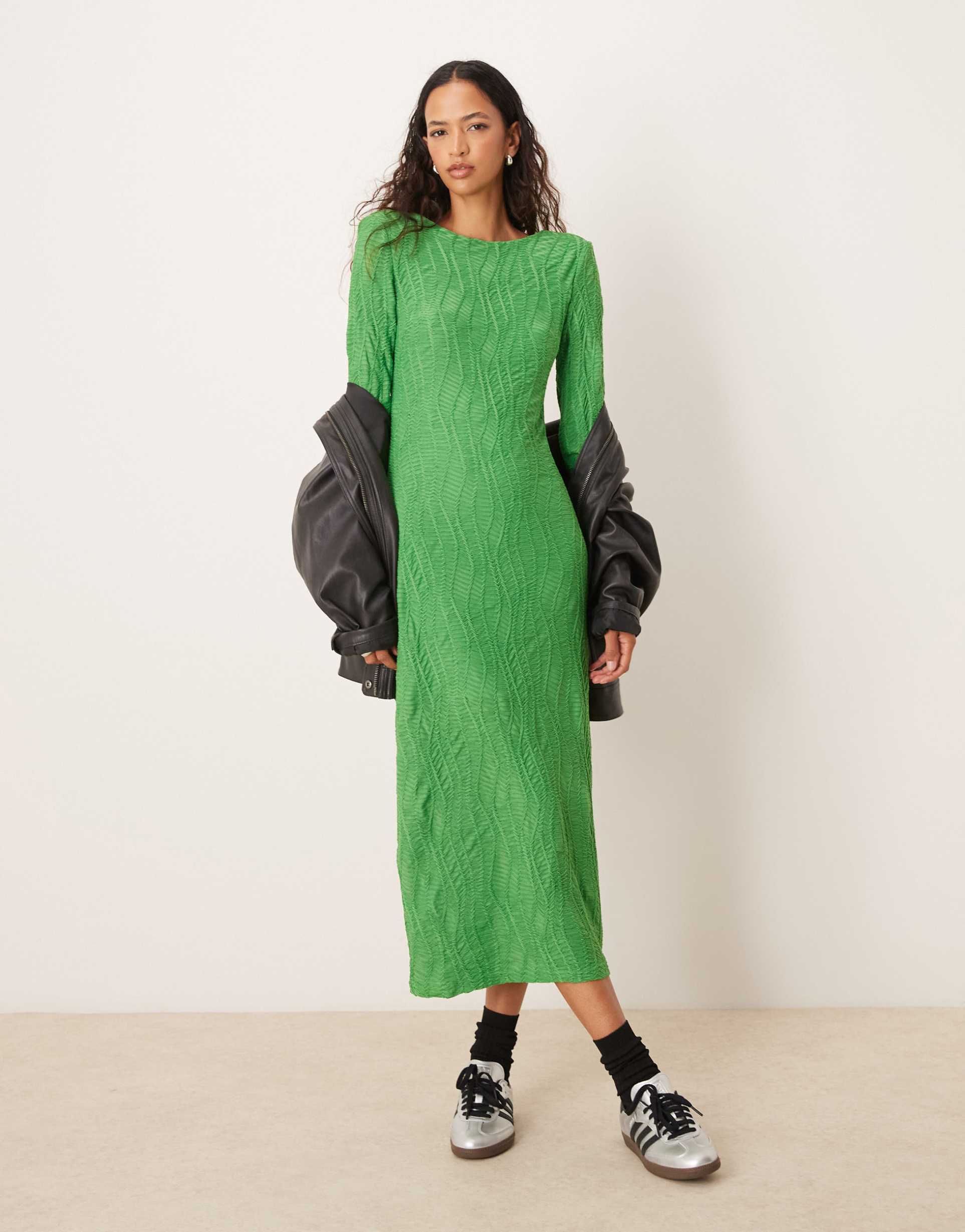 yas long sleeve textured maxi dress in green