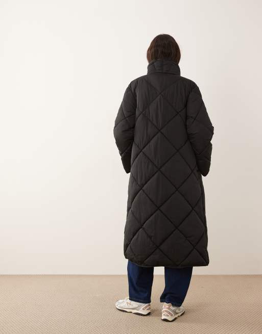 YAS longline diamond quilted jacket in black, 3 of 4