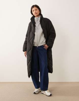 YAS - Longline-Jacke in Schwarz mit Rautensteppmuster