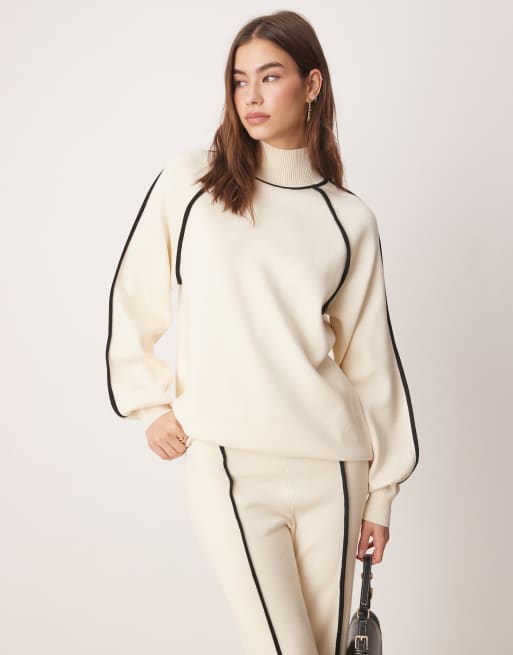 YAS - Maglione accollato color panna con cuciture nere a contrasto in coordinato 