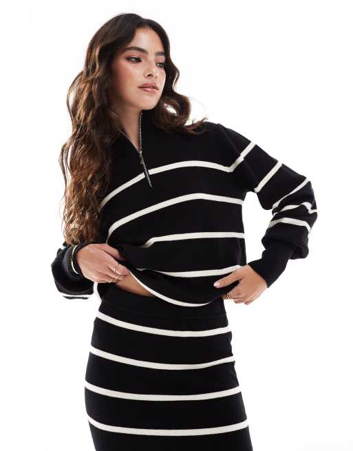YAS - Maglione nero e crema a righe con zip sul collo in coordinato