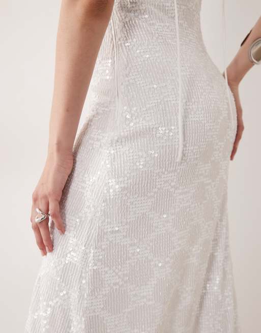 YAS - Maxi cami-jurk met gestrikte achterkant, textuur en lovertjes in gardenia wit, 3 van 4