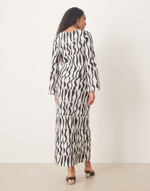 YAS - Maxi jurk van getextureerde jersey met uitlopende mouwen en abstracte print, 3 van 4