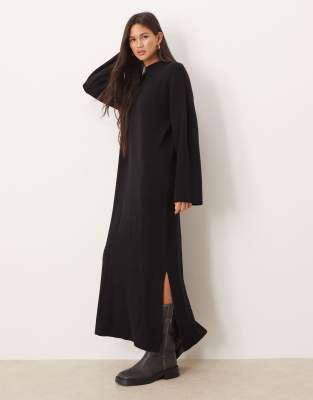 YAS - Maxi-Strickkleid in Schwarz mit Stehkragen