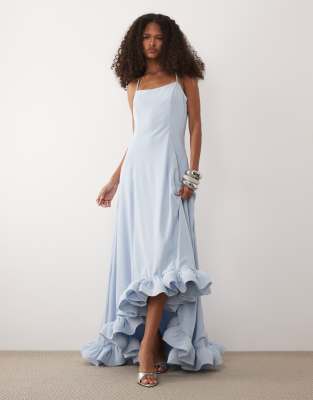 Maxi-Trägerkleid in Blassblau mit auffälligem Ballonsaum Blau 40