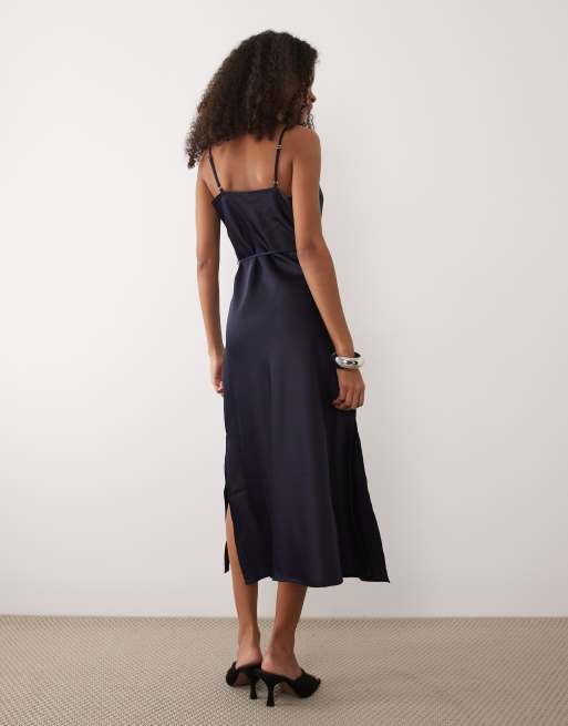 YAS - Midi jurk van satijn met bandjes en gestrikte taille in marineblauw, 4 van 4