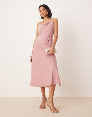 YAS - Midi-Trägerkleid aus Satin in Lila-Rosa