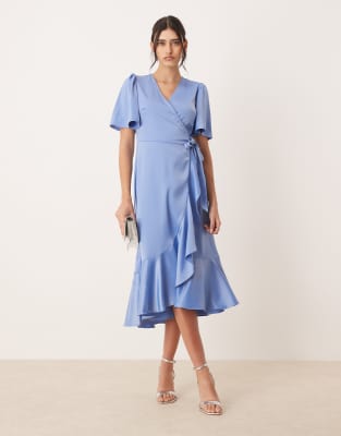 YAS - Midi-Wickelkleid aus Satin in Blau