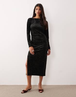 YAS - Midikleid aus Samt in Schwarz mit Raffung