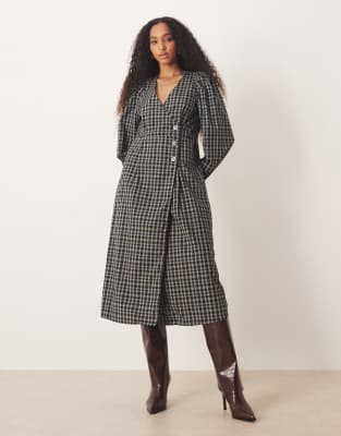 YAS - Midikleid in kariertem Schwarz mit asymmetrischer Knopfleiste