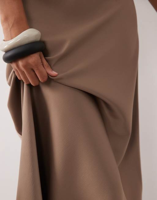 YAS – Midirock aus Satin in Pilzbraun, 2 von 5