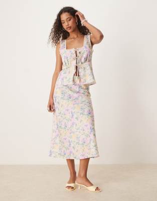 YAS - Midirock aus Satin mit Wiesenblumenmuster, Kombiteil-Bunt
