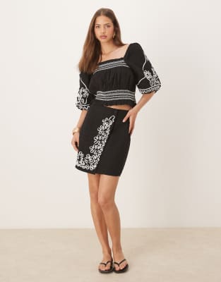 Mini-jupe d'ensemble avec broderies contrastantes façon Cornelli - Noir 36