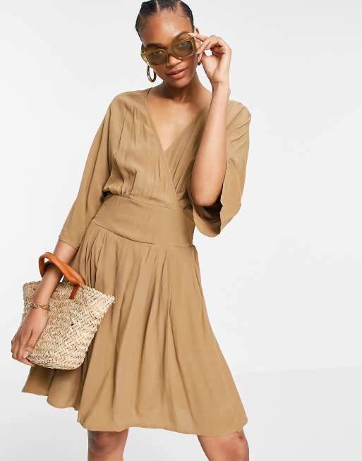 Y.A.S – Mini-Wickelkleid mit Kimonoärmeln in Braun
