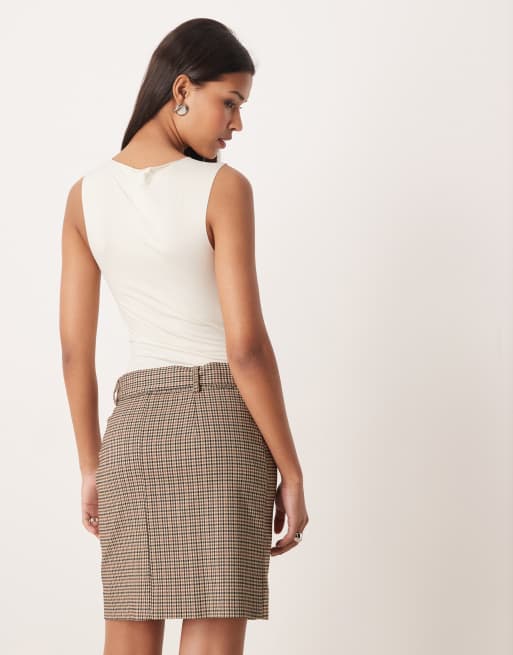 YAS - Minigonna sartoriale marrone a quadri con cintura in coordinato, 4 di 5