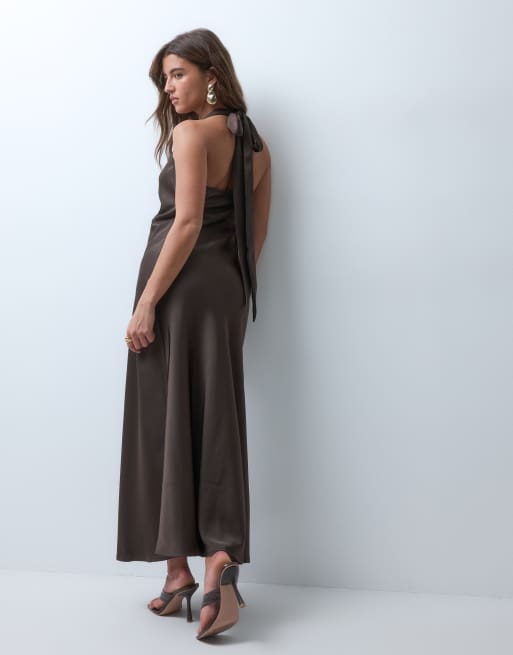 YAS Neckholder-Satin-Maxikleid zum Binden im Rücken in Schokobraun, 4 von 4