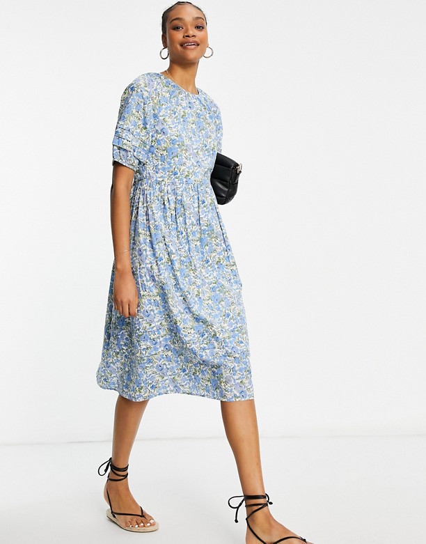  Koszt Y.A.S – Niebieska luźna sukienka midi z drobnym kwiatowym wzorem z organicznej bawełny Niebieski w kwiaty