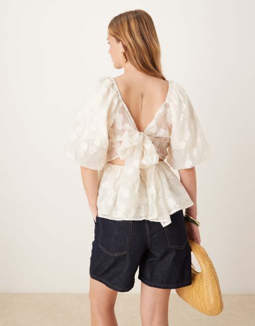 YAS – Oberteil aus Jacquard-Webstoff in Creme mit Puffärmeln, 3 von 4