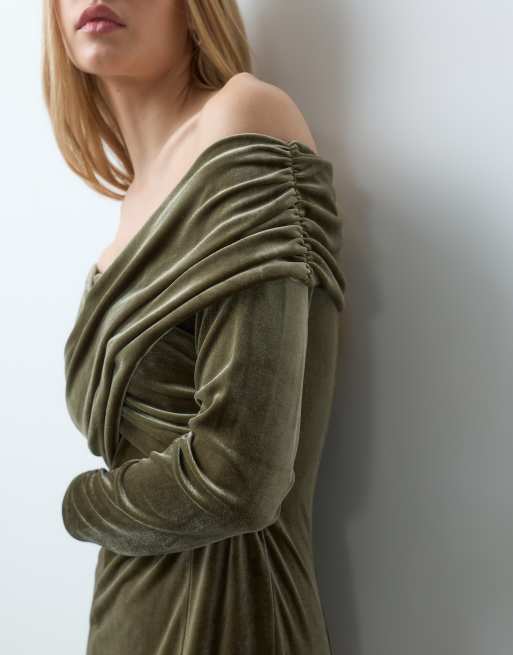 YAS off shoulder velvet maxi dress with thigh split in khaki green, 3 of 5