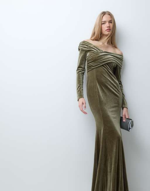 YAS off shoulder velvet maxi dress with thigh split in khaki green, 4 of 5