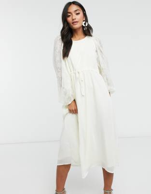 Y.A.S – Olivia – Midikleid mit geraffter Taille in Creme | ASOS