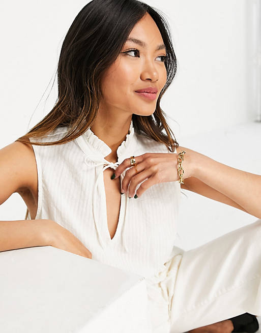 Designer Brands YAS organic cotton sleeveless blouse with pephem in cream 