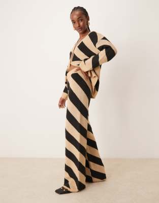 YAS - Pantalon large d'ensemble en maille - Larges rayures camel-Noir