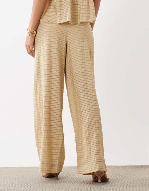 YAS - Pantalones beis a cuadros de pernera ancha de tejido texturizado (parte de un conjunto), 2 de 5
