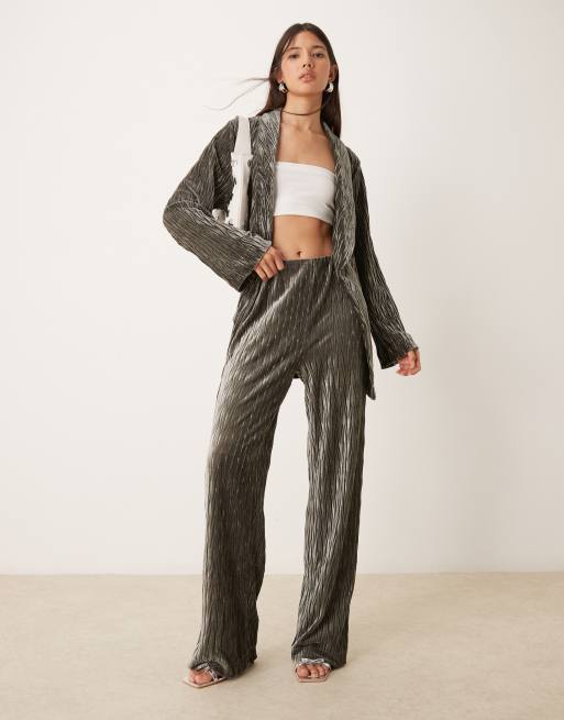 YAS - Pantaloni a vita alta in velluto testurizzato nero inchiostro in coordinato
