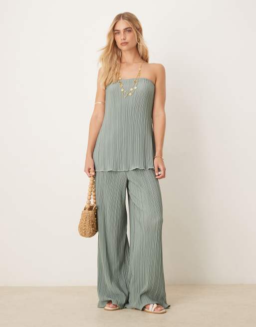 YAS - Pantaloni plissé a fondo ampio color verde tenue con bordi ondulati in coordinato