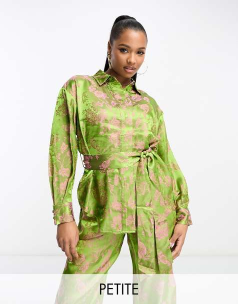 Y.A.S Petite – Jacquard-Hemdbluse in Grün mit rosa Blumenmuster und Bindegürtel, Kombiteil - view 1