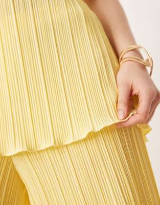 Y.a.s. Plisse Bandeau Top With Rolled Hem Detail In Yellow