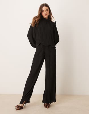 YAS - Plissierte Hose in Schwarz mit hohem Bund und weitem Bein, Kombiteil