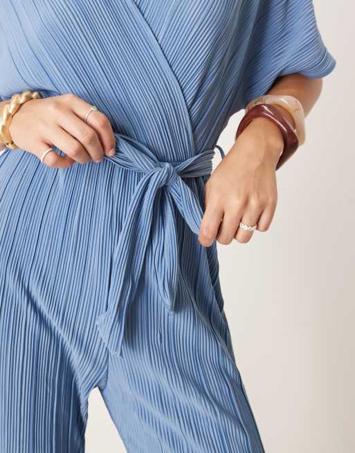 YAS – Plissierter Jumpsuit in Blau mit Wickeldetail vorne, 3 von 4