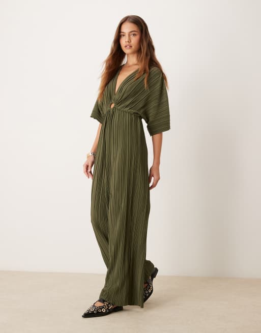 YAS – Plissierter Jumpsuit in Khakigrün mit weitem Bein