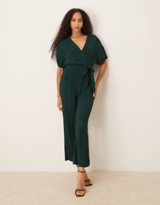 YAS - Plissierter Jumpsuit in kräftigem Juwelengrün mit Bindegürtel