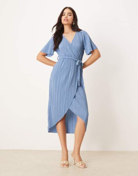 YAS – Plissiertes Midikleid in Blau mit Wickeldesign - view 1