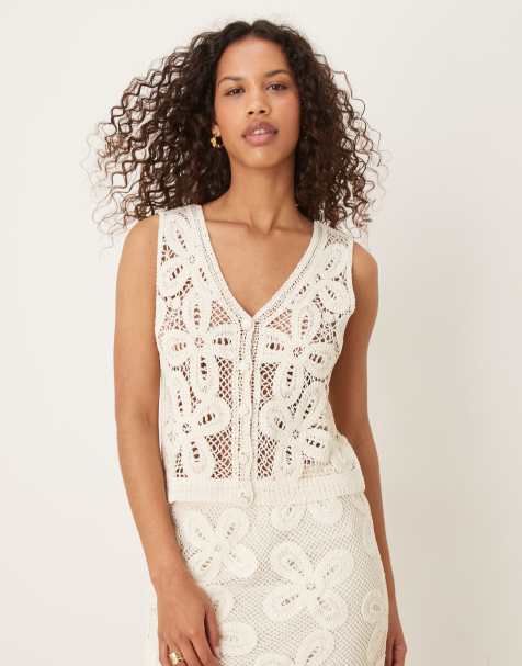 YAS - Premium - Gebreid/gehaakte gilet met bloemen in crème, deel van co-ord set - view 1