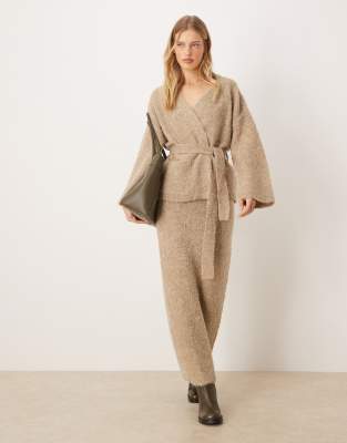 - - YAS - - warm taupe 18590₽