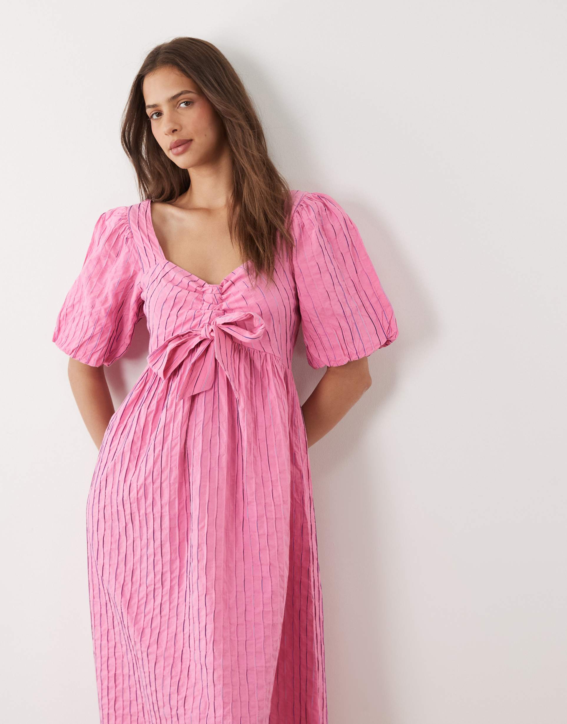 yas puff sleeve bow front textured midi dress in pink