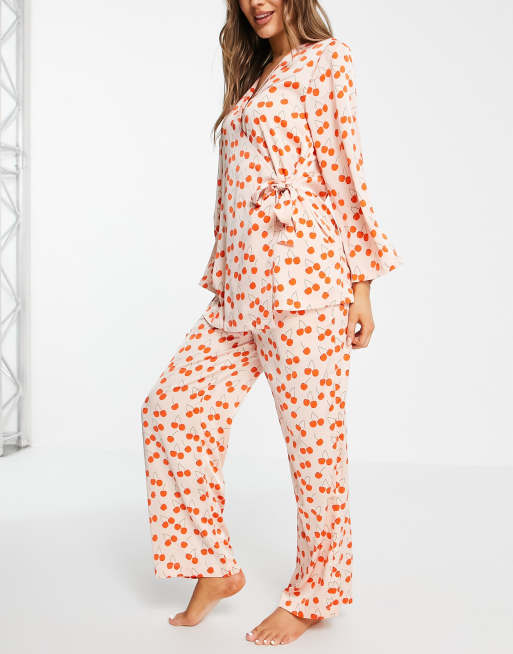 Y.A.S - Pyjamassæt med kimono-skjorte og bukser med kirsebærprint - Kun hos ASOS