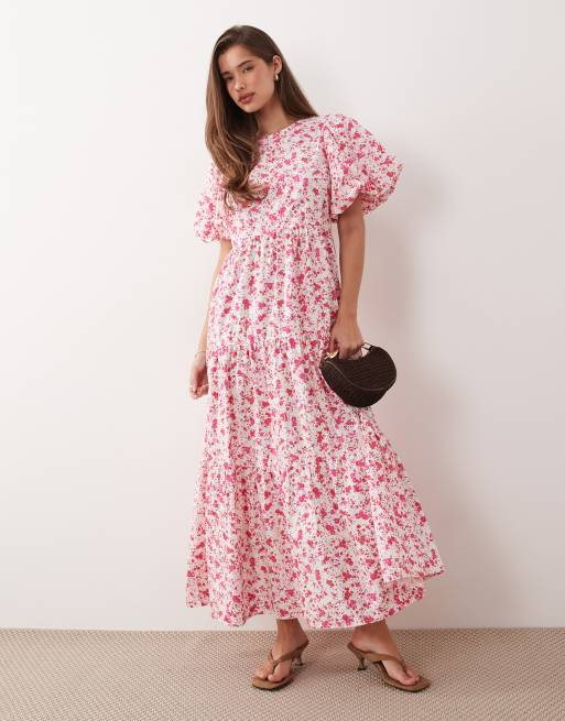 YAS - Robe longue en coton à fleurs avec manches volumineuses et volants étagés - Rose
