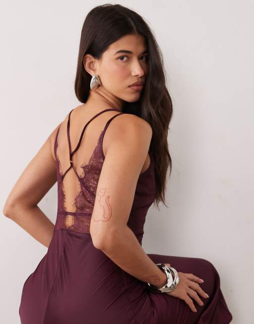 YAS robe longue en satin à empiècement dentelle bordeaux, 3 de 4